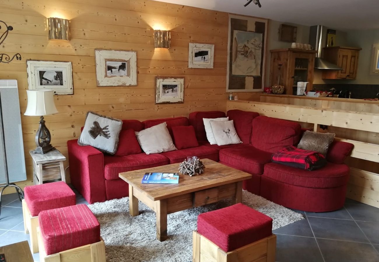 Apartment in Laveissière - CHALET DUPLEX 3 CH PIED DE PISTE , CENTRE STATION, PARKING , WIFI 