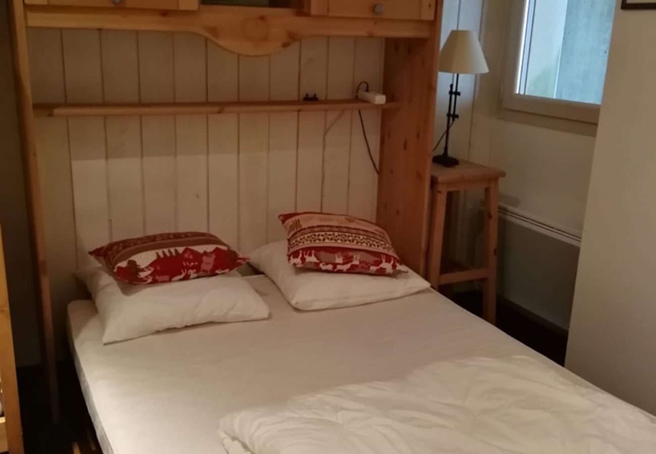 Apartment in Laveissière - CHALET DUPLEX 3 CH PIED DE PISTE , CENTRE STATION, PARKING , WIFI 