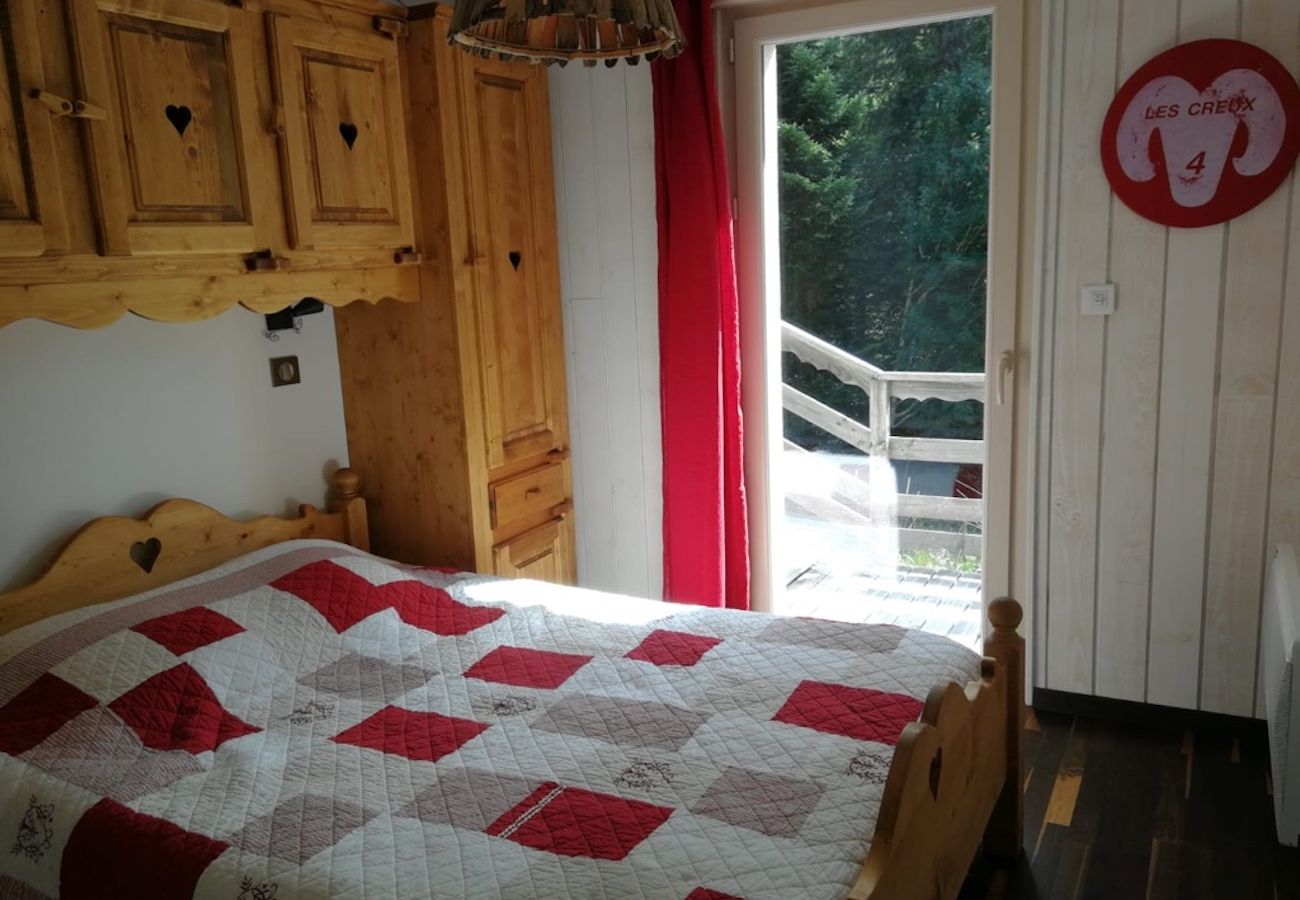 Apartment in Laveissière - CHALET DUPLEX 3 CH PIED DE PISTE , CENTRE STATION, PARKING , WIFI 