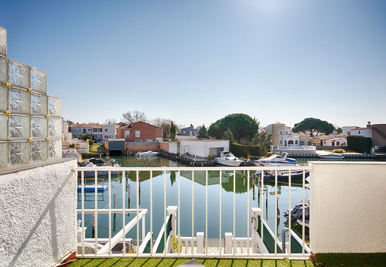 Villa in Empuriabrava - VILLA PORT DEL SOL 3CH, WIFI, PARKING , AMARRE