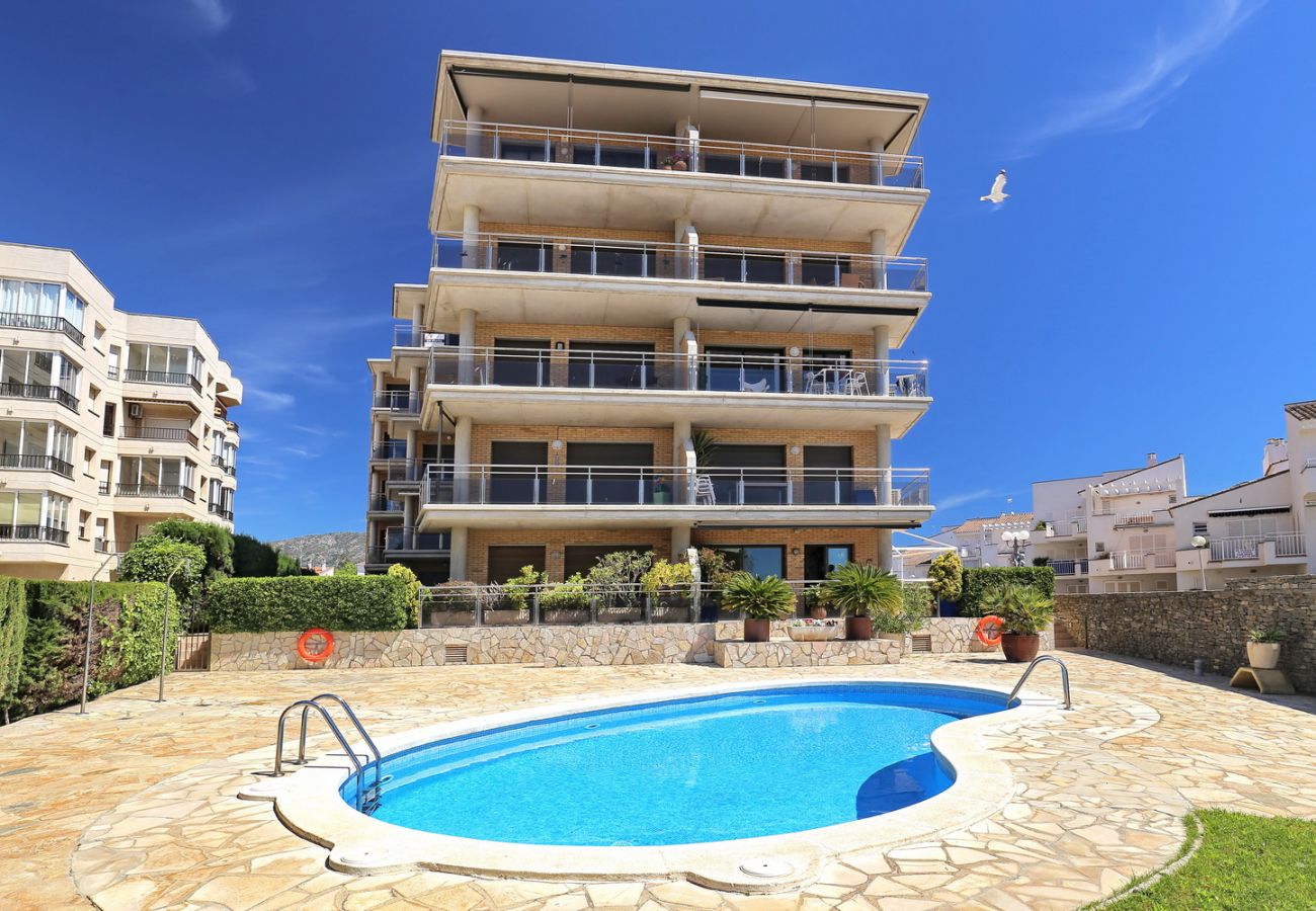 Apartamento en Rosas / Roses - SALATA, Magnífico apartamento 2 hab.con vista al mar a 30m de la playa. Piscina y parking privado. 