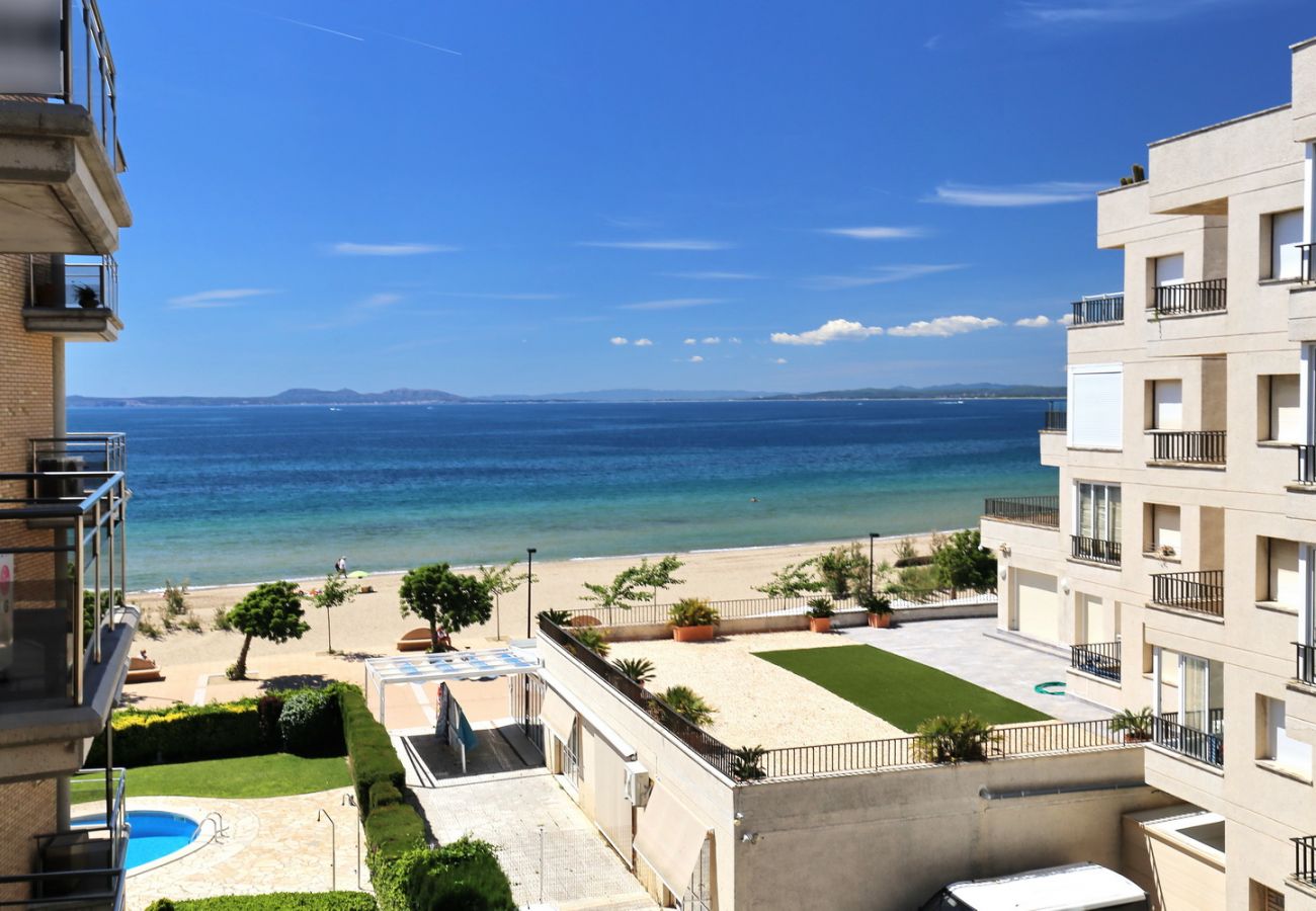 Apartamento en Rosas / Roses - SALATA, Magnífico apartamento 2 hab.con vista al mar a 30m de la playa. Piscina y parking privado. 