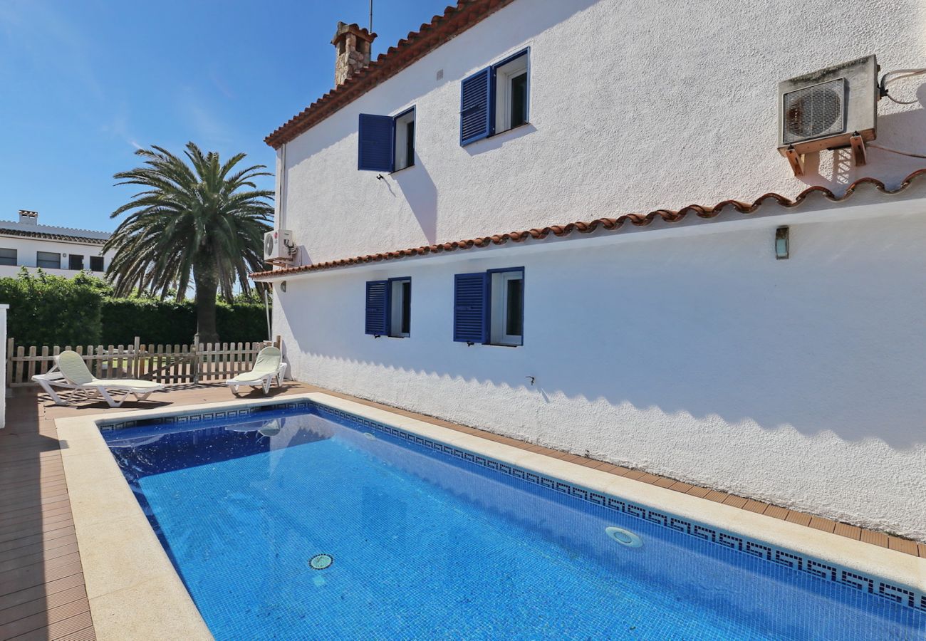 Villa en Empuriabrava - BAHIA 28 Magnífica casa 3 hab. con jardín y piscina privada a 300m de la playa