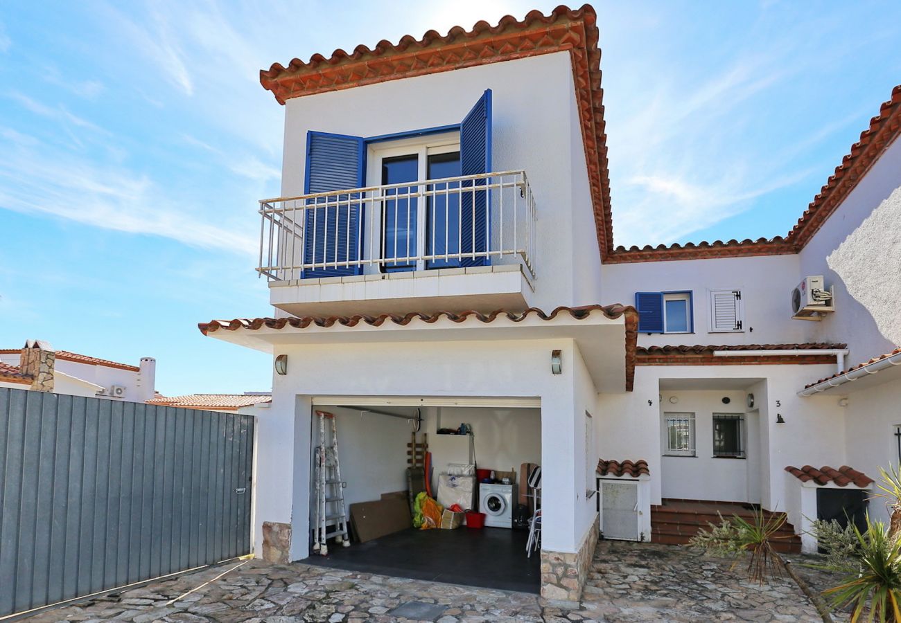 Villa en Empuriabrava - BAHIA 28 Magnífica casa 3 hab. con jardín y piscina privada a 300m de la playa