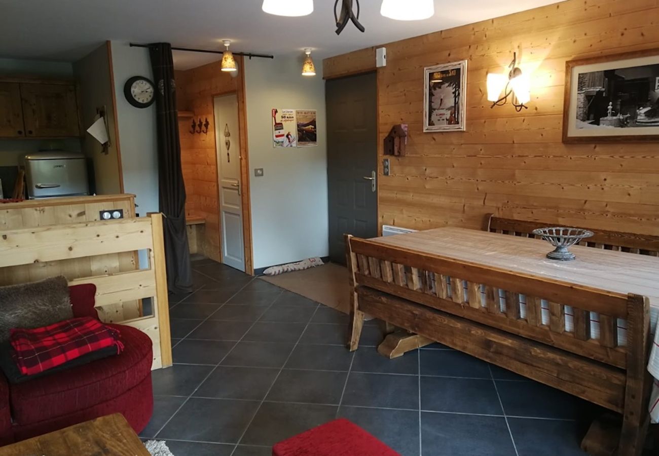 Apartamento en Laveissière - CHALET DUPLEX 3 CH PIED DE PISTE , CENTRE STATION, PARKING , WIFI 