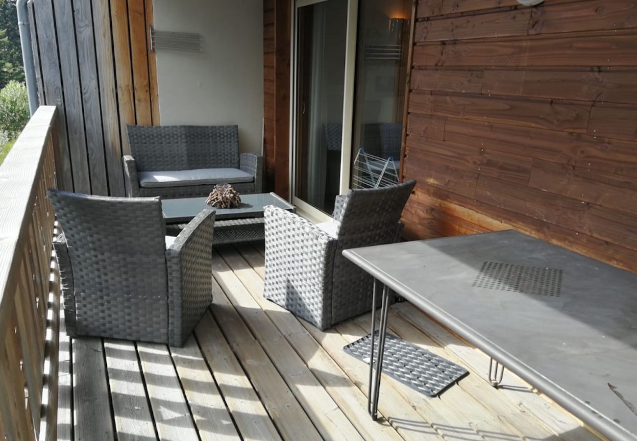 Apartamento en Laveissière - CHALET DUPLEX 3 CH PIED DE PISTE , CENTRE STATION, PARKING , WIFI 