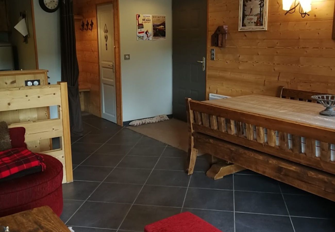 Apartamento en Laveissière - CHALET DUPLEX 3 CH PIED DE PISTE , CENTRE STATION, PARKING , WIFI 